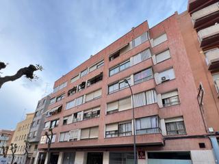 Pis a Carrer de roger de belfort 4. Pis de 4 hab i dos banys zona biblioteca xavier amors