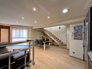 Rent Duplex in Carrer de l'hospital 10. Dúplex amb dues hab. 2 banys i terrassa amb vistes