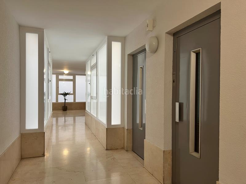 Foto 3b35e706-731c-4476-8ad7-f2df2ca841ee. Alquiler piso en carrer de roger de belfort 4 pis per estudiants de 4 habitacions zona biblioteca xavier amorós en Reus