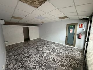 Lloguer Local Comercial a Llevant. Local molt ben situat i econòmic.