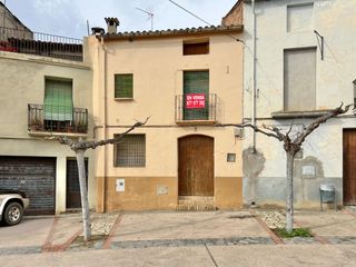 Casa  Carrer del piró 6. Casa de tres plantes al carrer piró de gratallops