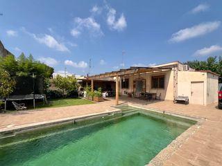 Chalet in Camí de la mare de déu 1. Casa de 108 m2 amb jardí i piscina