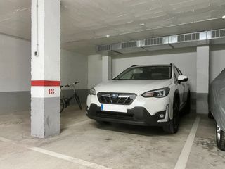 Miete Autoparkplatz in Carrer del comte de rius 2. Plaça de parquing per a cotxe i moto