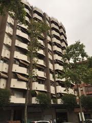 Lloguer Local Comercial a Mestral. Local en paseo sunyer para pavimentar y arreglar