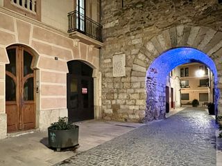 Miete Geschäftsraum in Montblanc. Local junto a la muralla de montblanc