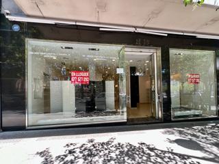 Location Local commercial à Centre. Local en paseo sunyer ideal para negocios que requieran visibili