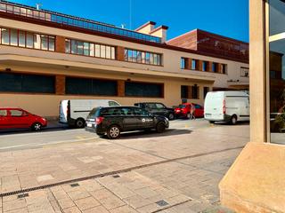 Lloguer Aparcament cotxe a Centre. Plaza de parking en centro de aparcamiento cómodo.