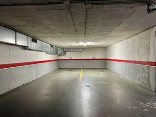 Miete Autoparkplatz in Carrer de montserrat roig 5b. Plaza de parquing doble en mas iglesias