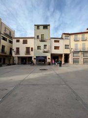 Casa a Cornudella de Montsant. Casa a la plaça de cornudella