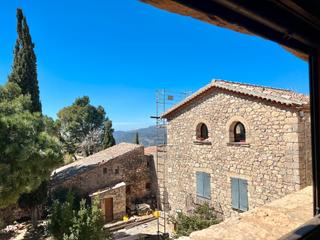 Masa en Cornudella de Montsant. Complex de 8 apartaments + restaurant en ple funcionament