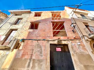Maison à Aleixar (L´). Casa amb estructura nova per acabar al mig de l'aleixar