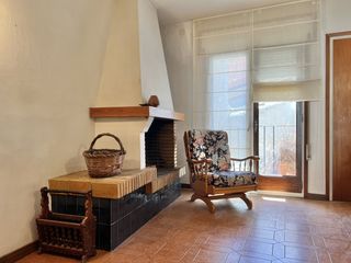 Casa in Carrer de les valls 16. Casa al centre amb vistes