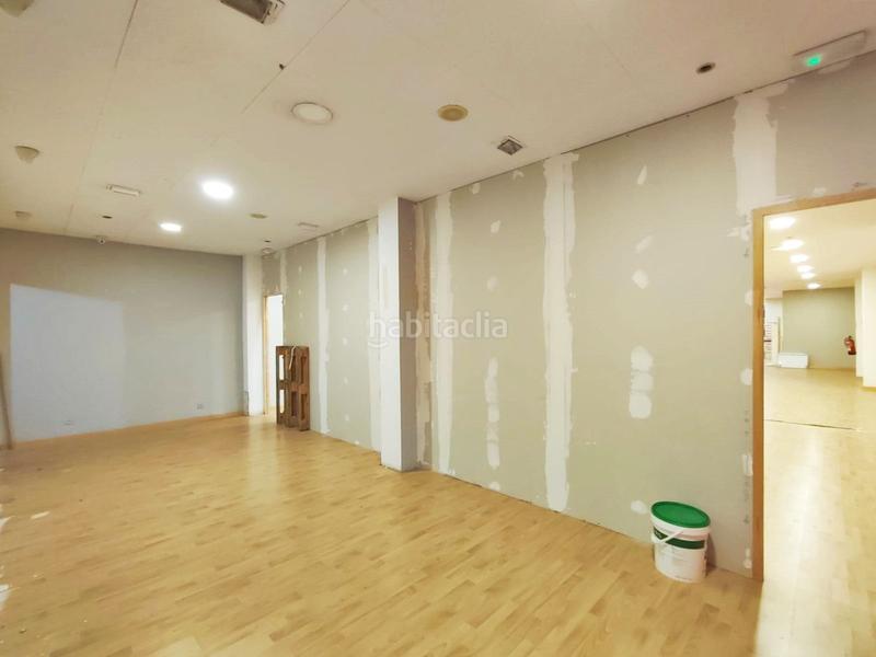 Foto 73bfe442-2bdb-4774-b9a1-fd3ceaa88f6a. Alquiler local comercial  en planta baja espacio versátil y luminoso en Mataró