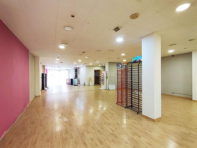 Foto ffd5fe75-bdd5-4983-b389-de490d6e6170. Alquiler local comercial  en planta baja espacio versátil y luminoso en Mataró