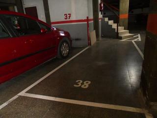 Aparcament cotxe a Eixample. Parking