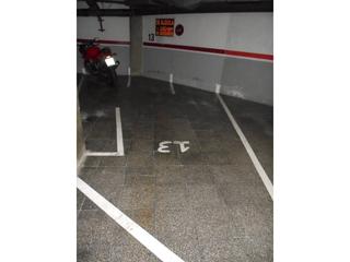 Aparcament cotxe a Eixample. Plaza de parking en el centro