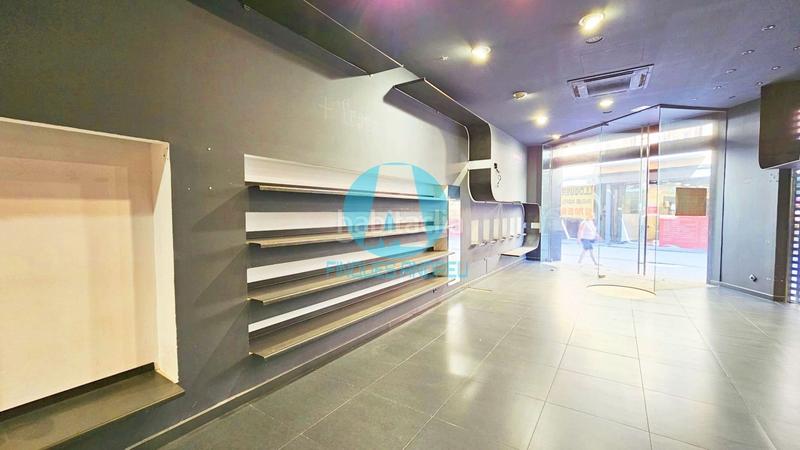 Foto a335c01e-8def-4a2a-b90a-bdfe44774728. Alquiler local comercial espacioso local comercial en la mejor calle comercial del centro oportunidad única en Mataró