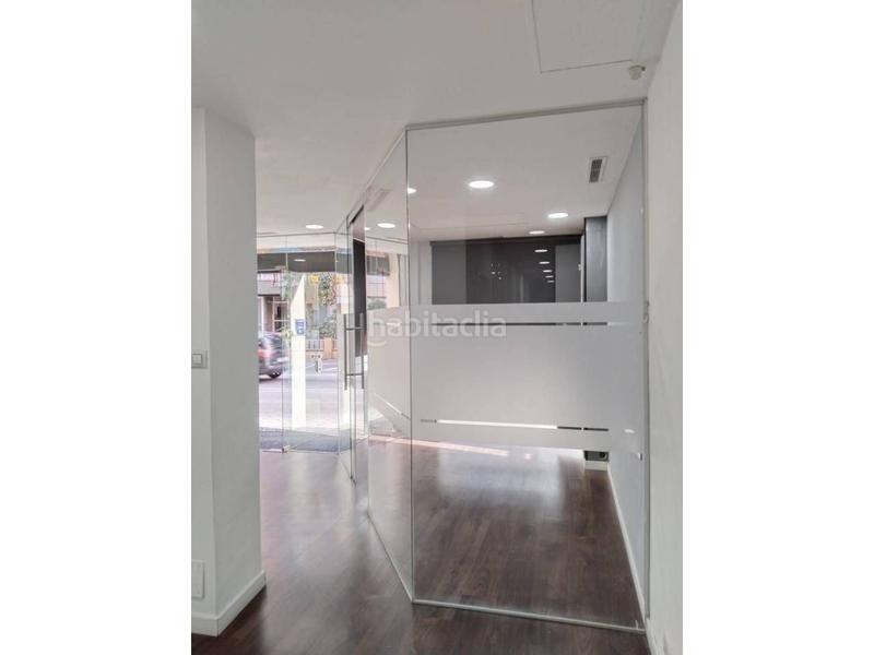 Foto 03bf77b0-8877-4c14-8c01-19b62a27d83b. Alquiler local comercial local en planta baja con 4 espacios y lavabo adaptado en Mataró