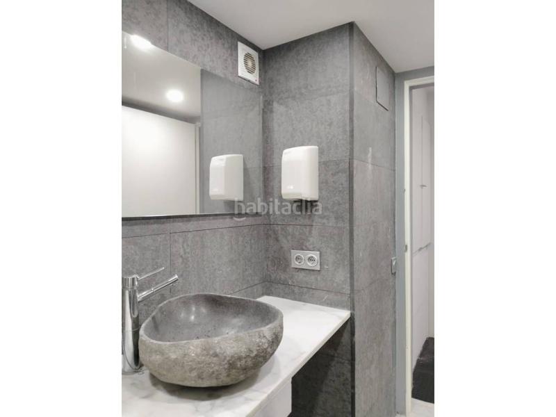 Foto 13fdaefa-8ccf-41db-9620-0eea3066c7b0. Alquiler local comercial local en planta baja con 4 espacios y lavabo adaptado en Mataró