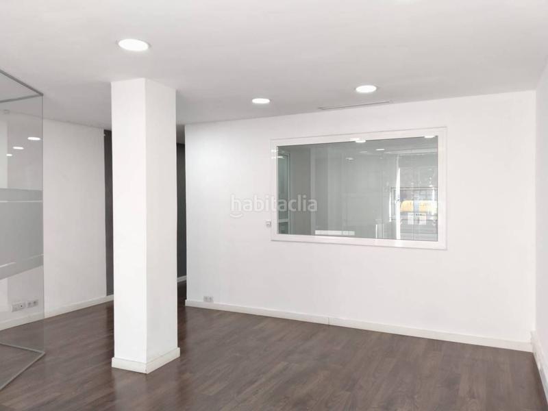Foto 1ec2f5fc-27b9-4ffb-8ddb-3446d547b25b. Alquiler local comercial local en planta baja con 4 espacios y lavabo adaptado en Mataró