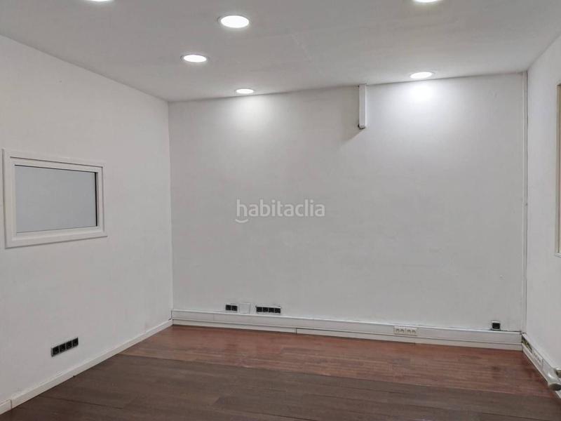 Foto 45478ff7-2b02-4016-a7dc-4af6a7537d07. Alquiler local comercial local en planta baja con 4 espacios y lavabo adaptado en Mataró