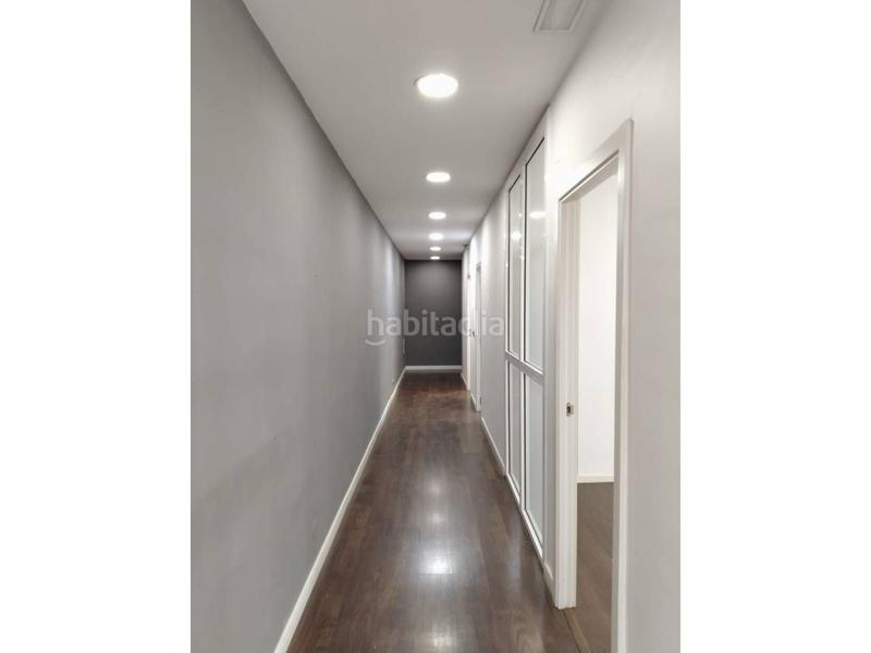 Foto d589fa30-11ab-4611-b021-d092fbd07e6b. Alquiler local comercial local en planta baja con 4 espacios y lavabo adaptado en Mataró