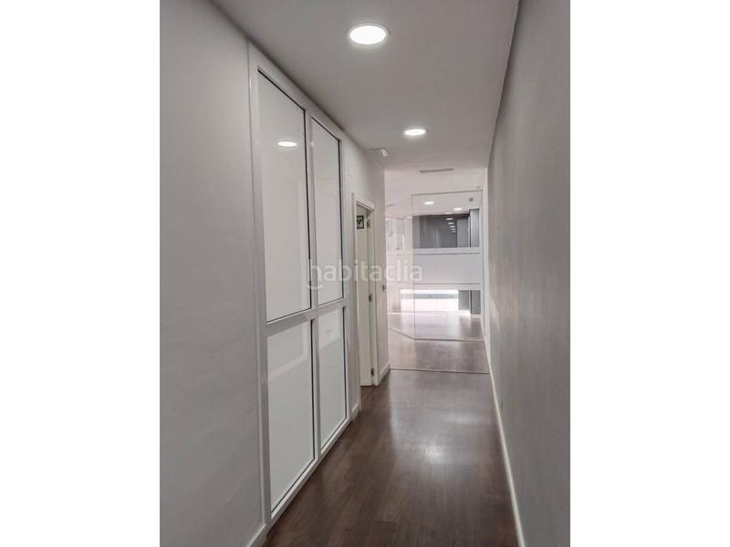 Foto fca24108-f86b-4326-83c9-c2913184c8d2. Alquiler local comercial local en planta baja con 4 espacios y lavabo adaptado en Mataró