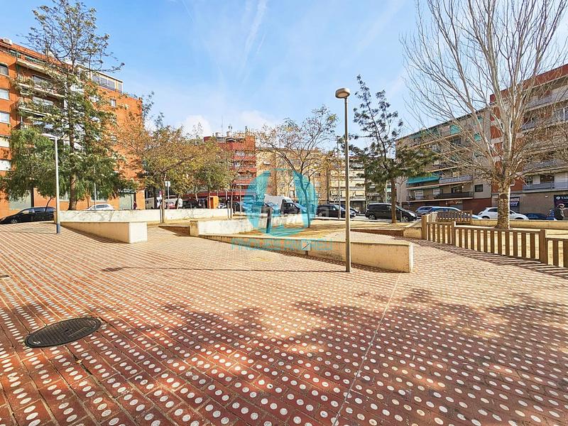 Foto 7fde8dbc-3f74-4b9e-b59c-014a44473eed. Location local commercial dans Cerdanyola Sud Mataró