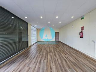 Rent Business premise  Sant antoni. Local esquinero reformado con gran visibilidad junto a la playa