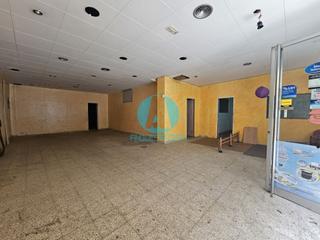 Local Comercial  Pablo picasso. En venta amplio local comercial con doble acceso en zona comerci