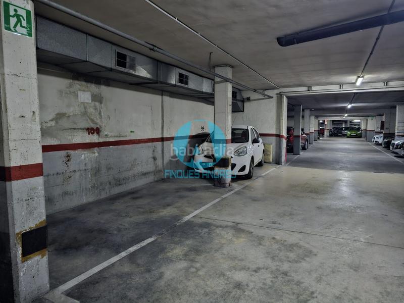 Foto bed5914c-bbdf-465e-b8cd-ec3bbdeb50dc. Car parking in Eixample Mataró