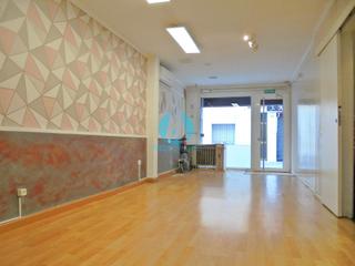 Location Local commercial  Cuba. Se alquila local comercial en pleno centro de mataró  600mes