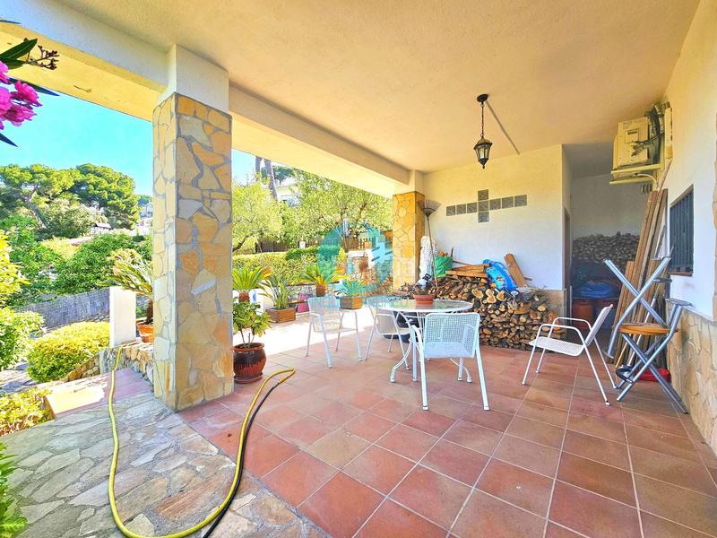 Foto 0a2c709a-76a6-46fd-9abd-8b429323db7b. Casa en exclusiva casa de 219m con 3 plantas, 6 dormitorios, jardín y terraza en parcela de 916m 420.000 en Dosrius