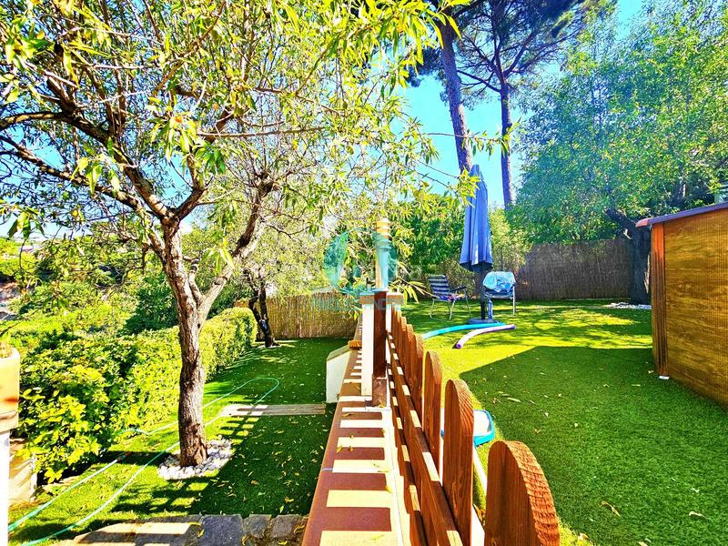 Foto 3177e5bf-00b8-45c3-a9e7-d595f3d3a7d3. Casa en exclusiva casa de 219m con 3 plantas, 6 dormitorios, jardín y terraza en parcela de 916m 420.000 en Dosrius