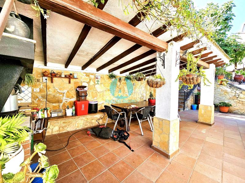 Foto 418393c9-8023-4d60-9a37-35ef3a63f932. Casa en exclusiva casa de 219m con 3 plantas, 6 dormitorios, jardín y terraza en parcela de 916m 420.000 en Dosrius