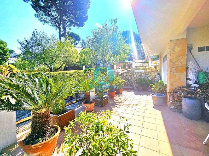 Foto 53d5c9a0-390a-4936-866b-c06257a69db1. Casa en exclusiva casa de 219m con 3 plantas, 6 dormitorios, jardín y terraza en parcela de 916m 420.000 en Dosrius