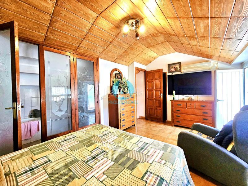 Foto 5f9924cd-4ac5-4d0e-ab0c-2eb575e4f8d5. Casa en exclusiva casa de 219m con 3 plantas, 6 dormitorios, jardín y terraza en parcela de 916m 420.000 en Dosrius