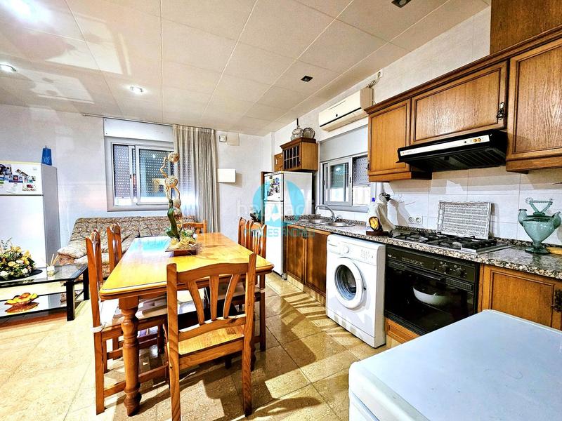 Foto 719dd872-b03f-4964-97d1-4c0e86ce5f6c. Casa en exclusiva casa de 219m con 3 plantas, 6 dormitorios, jardín y terraza en parcela de 916m 420.000 en Dosrius