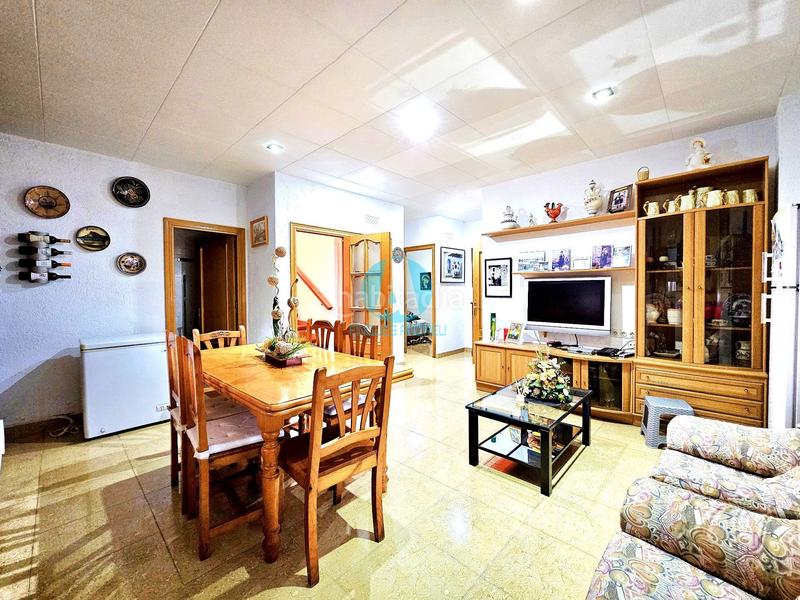 Foto a7d6f831-b0ec-4870-9d6c-f3e5feda4edb. Casa en exclusiva casa de 219m con 3 plantas, 6 dormitorios, jardín y terraza en parcela de 916m 420.000 en Dosrius