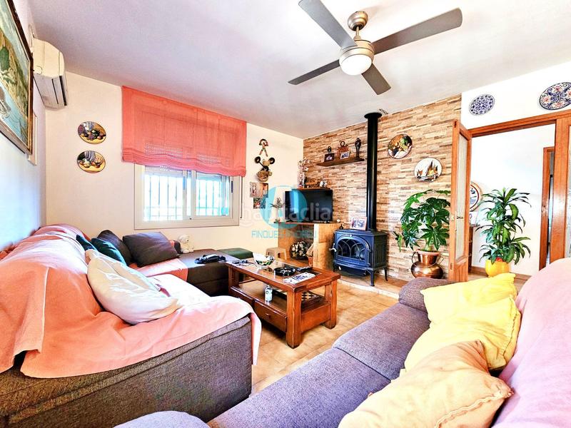 Foto b69da439-1bf2-4345-ae50-affc4d394072. Casa en exclusiva casa de 219m con 3 plantas, 6 dormitorios, jardín y terraza en parcela de 916m 420.000 en Dosrius