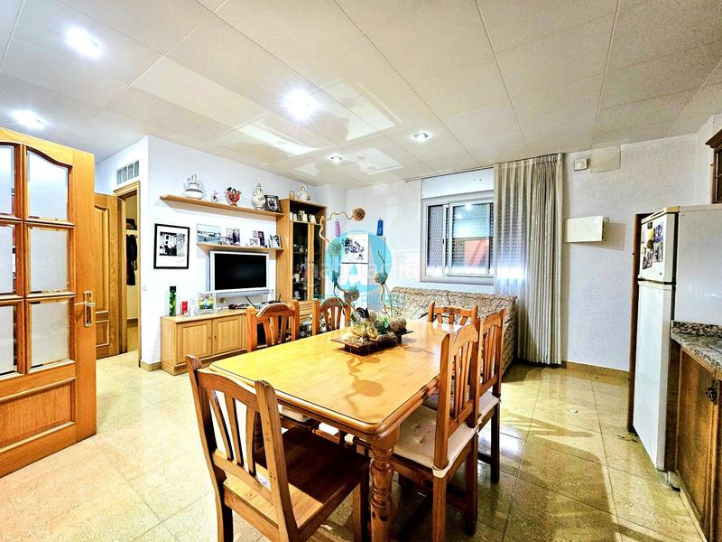 Foto bd1550e4-8dad-4d5b-970c-cca9d7f85ac3. Casa en exclusiva casa de 219m con 3 plantas, 6 dormitorios, jardín y terraza en parcela de 916m 420.000 en Dosrius