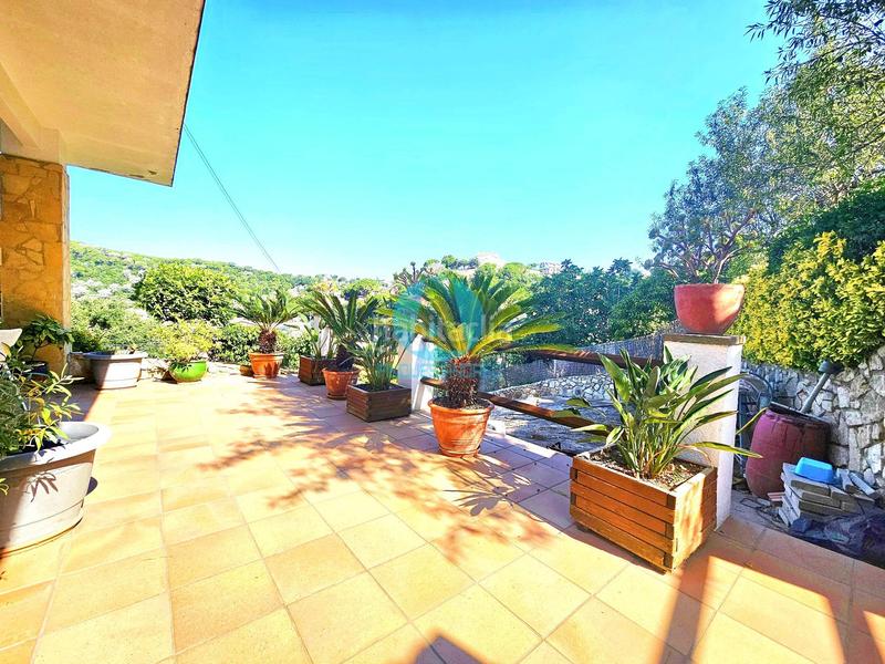 Foto ce725d2b-c52e-46ca-8d24-39f1e5f2ffcf. Casa en exclusiva casa de 219m con 3 plantas, 6 dormitorios, jardín y terraza en parcela de 916m 420.000 en Dosrius