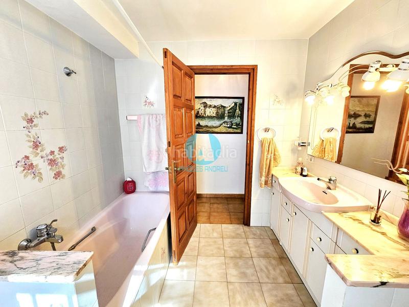 Foto db12b9cd-920b-4b5e-a640-a17779a0f15e. Casa en exclusiva casa de 219m con 3 plantas, 6 dormitorios, jardín y terraza en parcela de 916m 420.000 en Dosrius