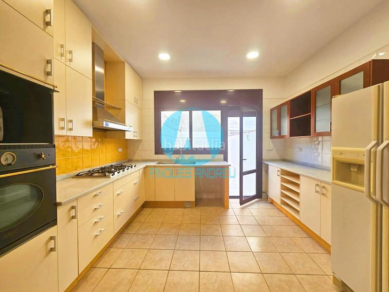 Foto 5ff804ba-b926-42a6-893a-ebb5f528b7d1. Alquiler casa  con local con acabados modernistas en alquiler centro 3.000mes en Mataró
