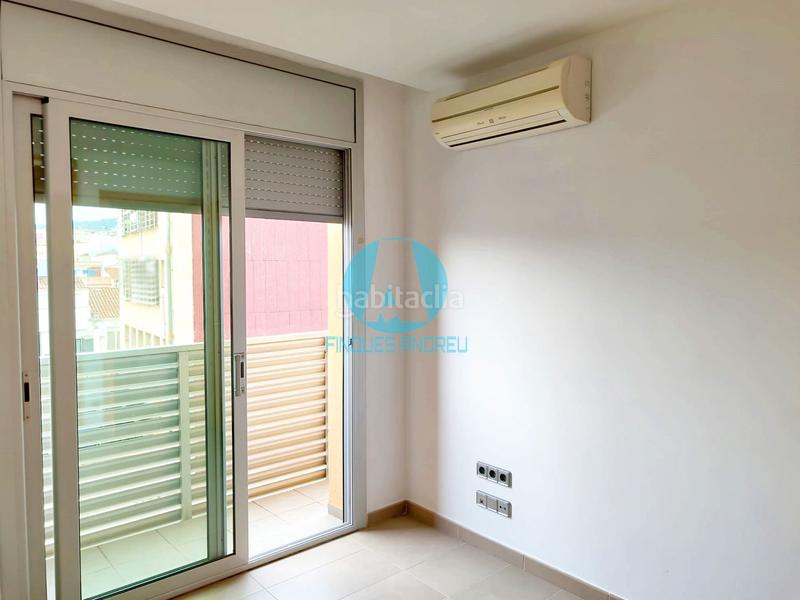 Foto 6331b560-c328-48a7-a260-1b2930aec95b. Àtic a Centre Mataró