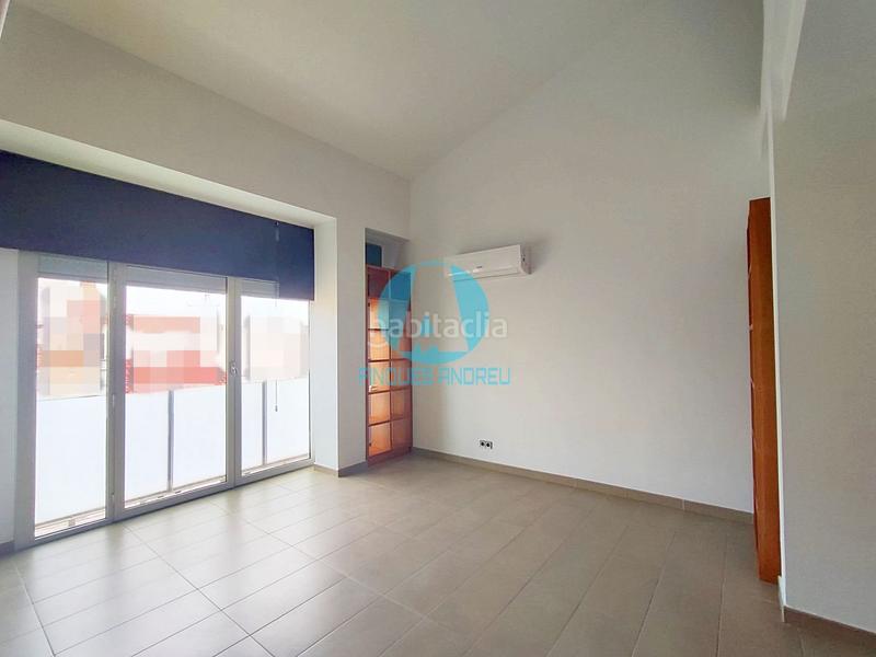 Foto c54bb497-81e8-449f-8a6f-f900100e71fb. Àtic a Centre Mataró