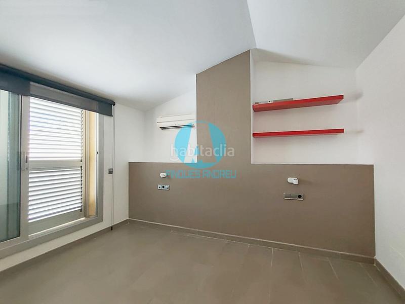 Foto 9829bc7d-7772-4120-97ab-782a4bad58d7. Àtic amb calefacció a Centre Mataró