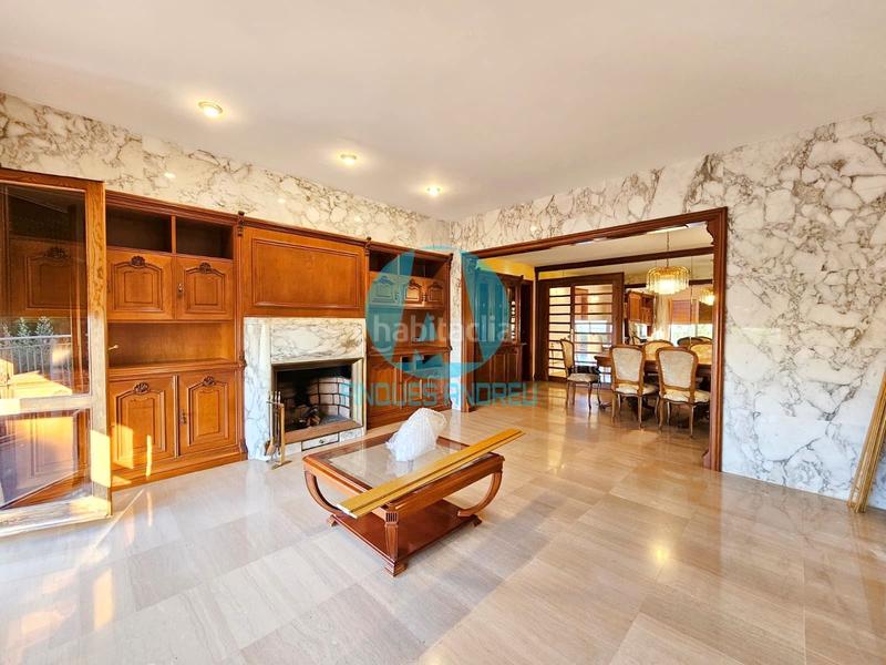 Foto ef0af21e-4c72-4fbe-b7be-f9ce50b20954. Alquiler casa espectacular casa en alquiler con vistas al mar, montaña y ciudad 2.100 mes en Mataró