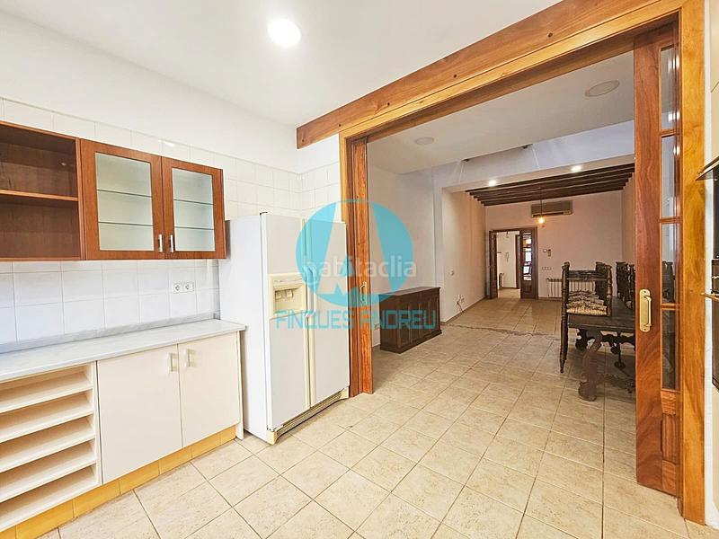 Foto 0fe0bbe7-8aea-4214-9b66-884e282a4e7d. Alquiler casa adosada casa con local con acabados modernistas en alquiler centro . en Mataró