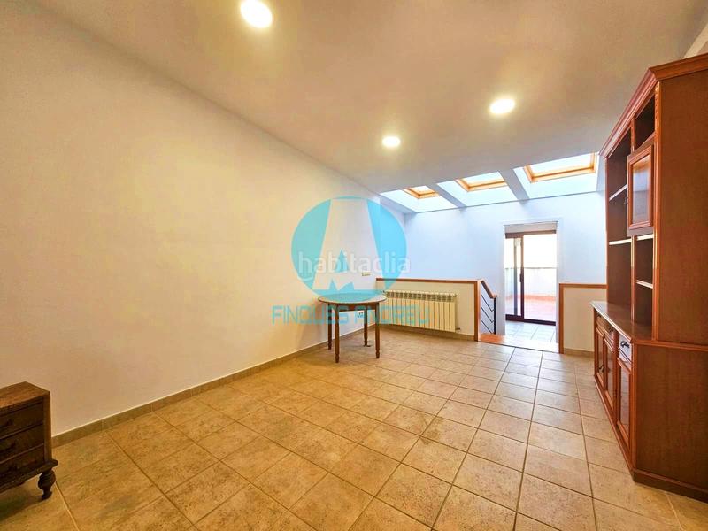 Foto 16d84892-8584-47ad-add0-f5973dd92f64. Alquiler casa adosada casa con local con acabados modernistas en alquiler centro . en Mataró